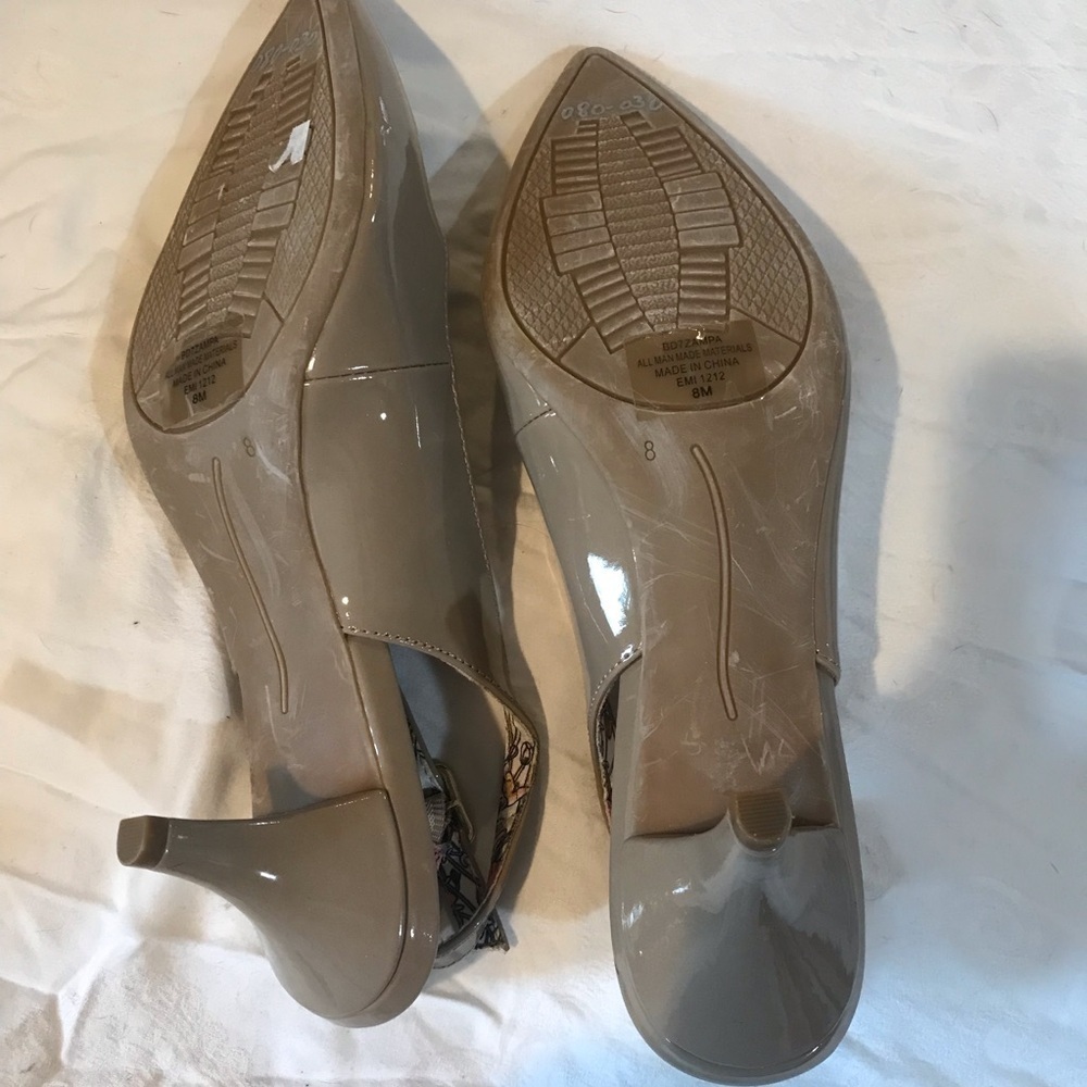 ▪️BANDOLINO Patent Leather Pumps - Picture 11 of 11